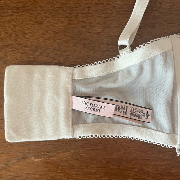 White unlined push-up bra - Picture 3 of 4